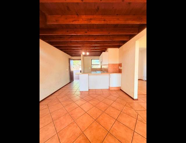 2 BEDROOM APARTMENT FOR SALE IN SUNNINGHILL